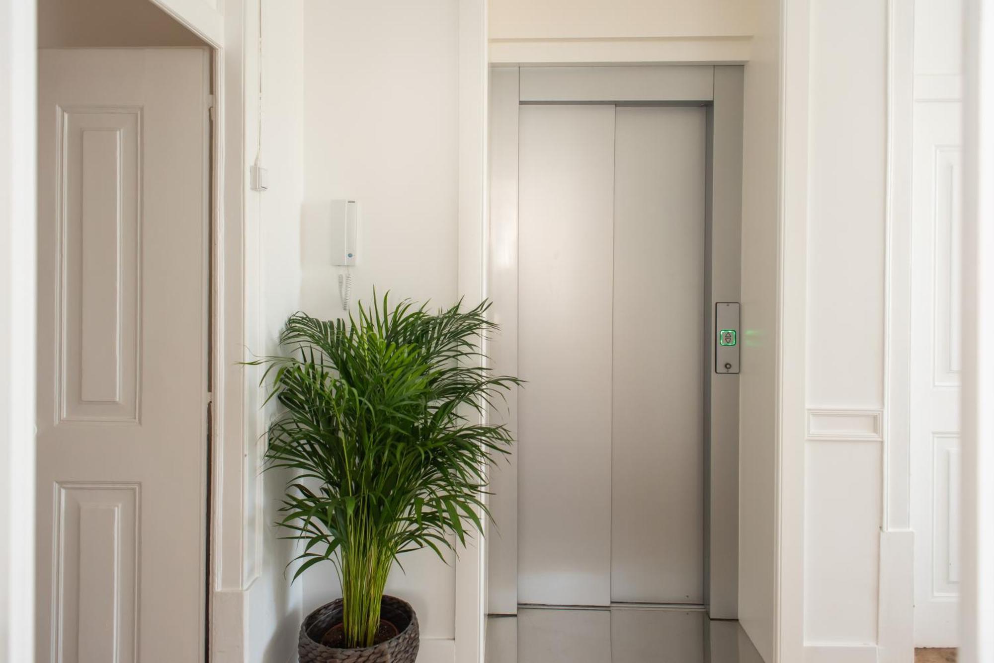 With Lift Apartment *